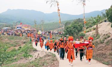 Lễ hội cầu mùa của đồng bào các dân tộc thiểu số.