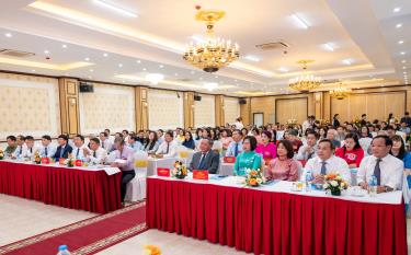 Đồng chí Trịnh Văn Ánh, Ủy viên Ban chấp hành Hội Nhà báo Việt Nam, Chủ tịch Hội Nhà báo thành phố Bắc Ninh (người ngồi ngoài cùng bên phải) dự Đại hội.
