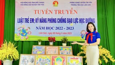 Cô giáo Hoàng Thúy Nhuệ.