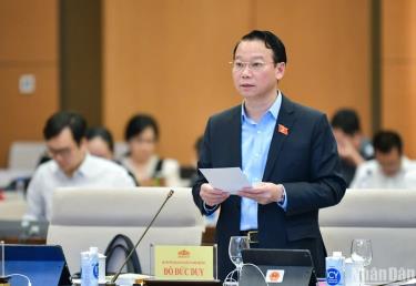 Bộ trưởng Tài nguyên và Môi trường Đỗ Đức Duy trình bày Tờ trình dự thảo Nghị quyết. (Ảnh: DUY LINH)

