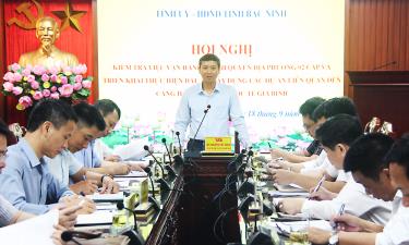 Đồng chí Nguyễn Việt Oanh phát biểu tại hội nghị.