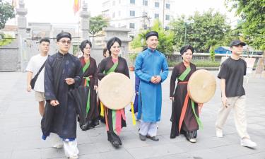 Lớp trẻ cùng các nghệ sĩ Nhà hát Dân ca Quan họ Bắc Ninh tham gia dự án 