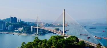 Cầu Bãi Cháy (Quảng Ninh), công trình tiêu biểu về cầu dây văng một mặt phẳng dây. Ảnh: QUỐC TRUNG