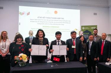 Quang cảnh lễ ký kết hợp tác.