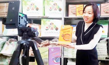 Livestream giới thiệu sản phẩm bún khô Đa Mai (TP Bắc Giang).