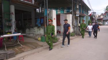 Tổ bảo vệ ANTT và Công an xã Nội Hoàng tuần tra bảo đảm an ninh trật tự trên địa bàn