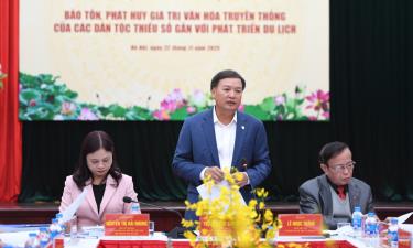 Cục trưởng Cục Văn hóa dân tộc Trịnh Ngọc Chung phát biểu tại hội thảo khoa học bảo tồn, phát huy giá trị văn hóa truyền thống của các dân tộc thiểu số gắn với phát triển du lịch.