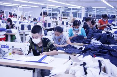 Công nghiệp về làng, nhiều lao động nông thôn có việc làm ổn định.