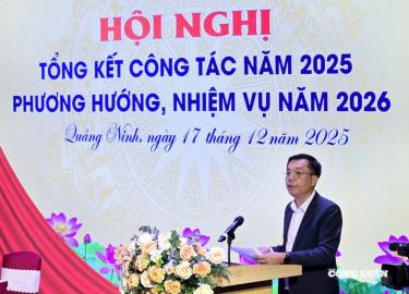 Ông Nguyễn Lâm Nguyên, Phó Giám đốc Sở Văn hoá, Thể thao và Du lịch tỉnh Quảng Ninh trình bày báo cáo kết quả thực hiện nhiệm vụ chính trị năm 2025 tại Hội nghị.