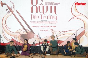 Các nghệ nhân hướng dẫn các bạn sinh viên thử sức với nghệ thuật xẩm.