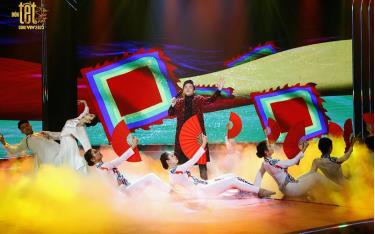 Ca sĩ Tùng Dương trong chương trình. (Ảnh: Ban tổ chức cung cấp)