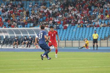 Bảo Toàn mở tỷ số cho U23 Việt Nam ở phút bù giờ của hiệp 1. (Ảnh: VFF)