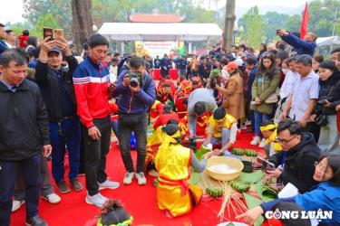 Hoạt động thi gói bánh chưng, bánh dầy tại lễ hội mùa xuân Côn Sơn - Kiếp Bạc 2025