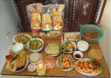 Một mâm cỗ cúng ông Công, ông Táo. Ảnh: Hoàng Hiếu/TTXVN