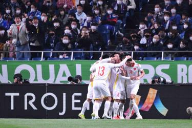 Đội tuyển Việt Nam ăn mừng bàn thắng mở tỷ số trên sân Saitama tối 29/3. (Ảnh: VFF)