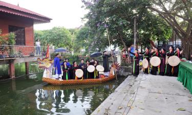 Người dân tổ dân phố Sen Hồ, phường Nếnh tham gia văn hóa, văn nghệ.