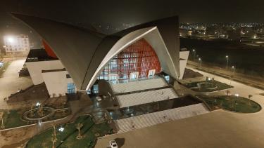 Công trình Trung tâm Văn hoá - triển lãm tỉnh Bắc Giang là công trình văn hóa, thuộc dự án nhóm B, công trình dân dụng cấp II,  quy mô xây dựng 40 nghìn m2. Địa điểm xây dựng tại Khu đô thị phía Nam thành phố Bắc Giang. Ảnh: Toàn cảnh công trình.