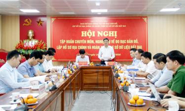 Các đồng chí: Đào Quang Khải, Mai Văn Phấn chủ trì hội nghị.