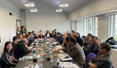 Phó Đại sứ Việt Nam tại Anh Tô Minh Thu (đầu tiên, bên trái) tại phiên họp Đổi mới giáo dục với chi phí thấp tại châu Á. Ảnh: TTXVN phát