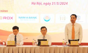 Đại diện UBND TP Hà Nội, Báo Kinh tế & Đô thị, Hiệp hội DN nhỏ và vừa TP Hà Nội đồng chủ trì Diễn đàn.