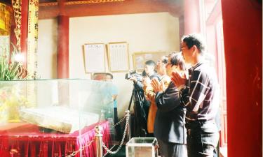 Bia đá Đồi Cốc tại đền thờ Trạng nguyên Giáp Hải được công nhận là bảo vật quốc gia.