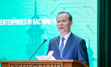 Phó Chủ tịch Thường trực UBND tỉnh Mai Sơn phát biểu tại hội thảo.