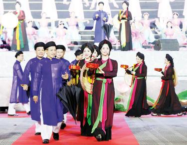 Trình diễn quan họ tại Lễ đón nhận Bằng của UNESCO và khai mạc Festival 