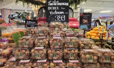 Vải thiều Việt Nam được bày bán ở nước ngoài.
