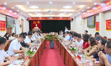 
Quang cảnh buổi làm việc.