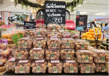 Vải thiều Lục Ngạn được bày bán tại siêu thị Gourmet Market ở Bangkok (Thái Lan) trong mùa vải năm nay. Ảnh: TTXVN.