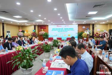 Quang cảnh Diễn đàn.