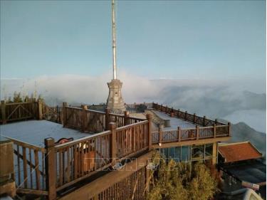 Sương muối phủ trắng khu vực Cột cờ đỉnh Fansipan. Ảnh(tư liệu)