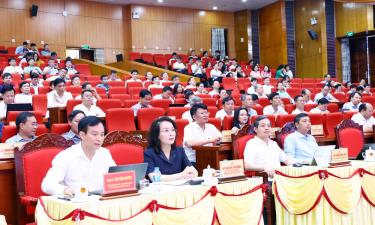 
Các đồng chí Thường trực Tỉnh ủy và báo cáo viên dự hội nghị.