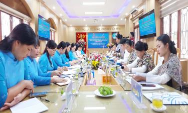 Các đại biểu tham dự cuộc gặp mặt, trao đổi.