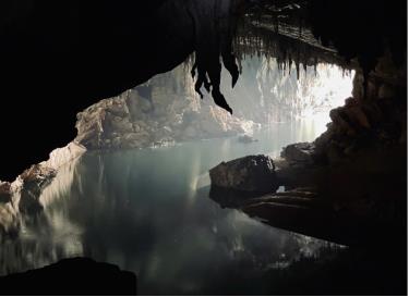 Quang cảnh nhìn từ trong hang Xe Bang Fai, Vườn Quốc gia Hin Nam Nô, Lào (Ảnh: GIZ ProFEB)