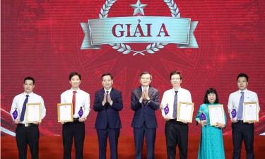 
Các tác giả, nhóm tác giả nhận giải A.