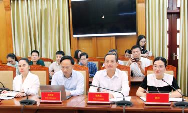 Các đồng chí: Phạm Hoàng Sơn, Phạm Văn Thịnh tại buổi làm việc với doanh nghiệp.