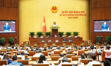 Toàn cảnh phiên họp ngày 12/8.