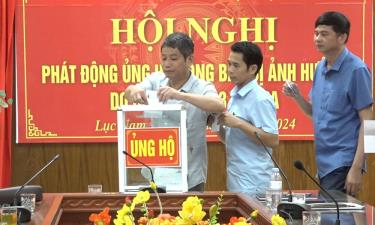 Các đại biểu ủng hộ tại lễ phát động.