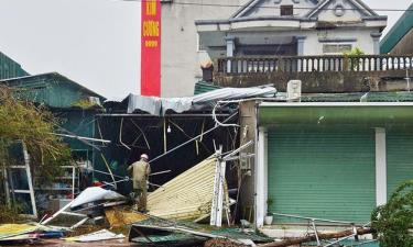 Bão số 10 gây thiệt hại nặng nề về nhà cửa của người dân.